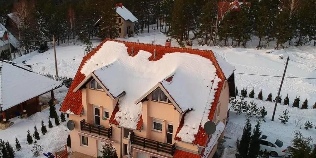 Apartmani M&M Divčibare – pogled iz vazduha zimi